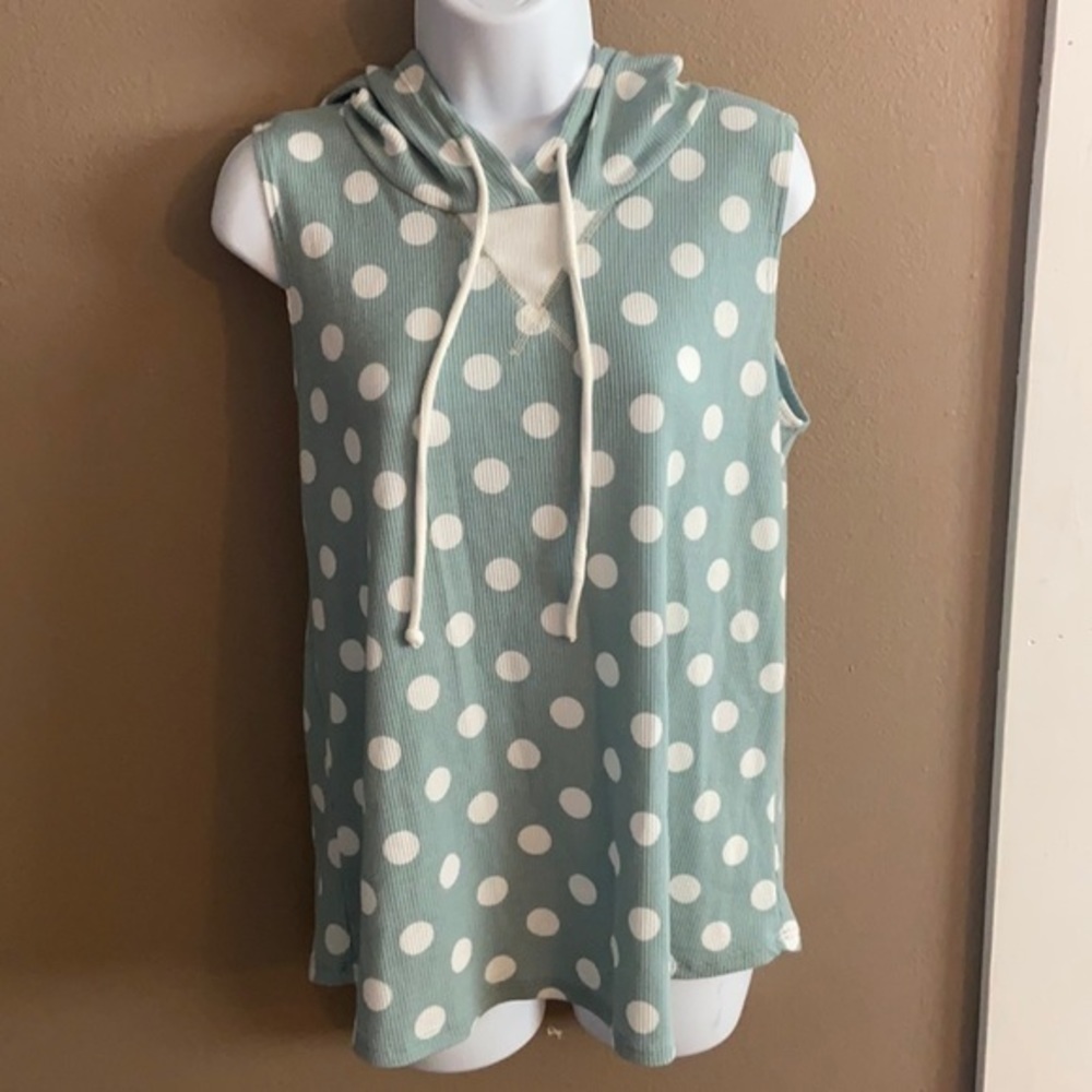𝅺sew N Love hooded polka dot tank size M